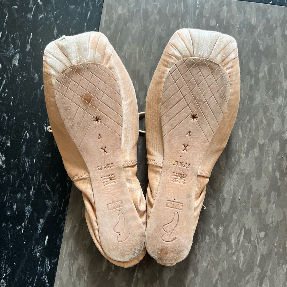 Bloch Tan Ballet Shoes Split Sole Elastic Straps